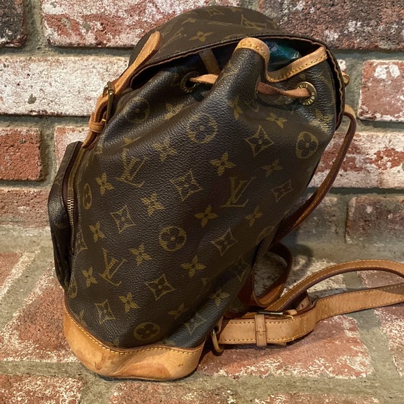 Louis Vuitton Monogram Montsouris MM Backpack - Picture 4 of 15